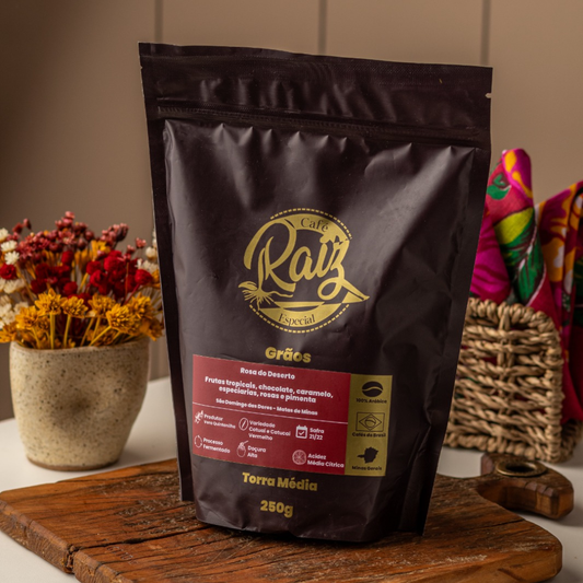 Rosa do Deserto Sensorial: Frutas tropicais, chocolate, caramelo, especiarias, rosas e pimenta